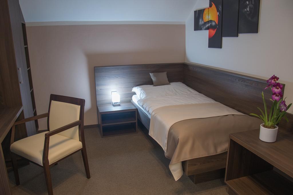 Restaurace a Penzion U Klásků Olmütz Zimmer foto